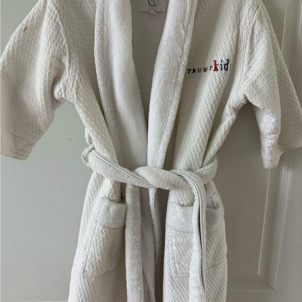 Kids White Textured Bathrobe - Trump Kids